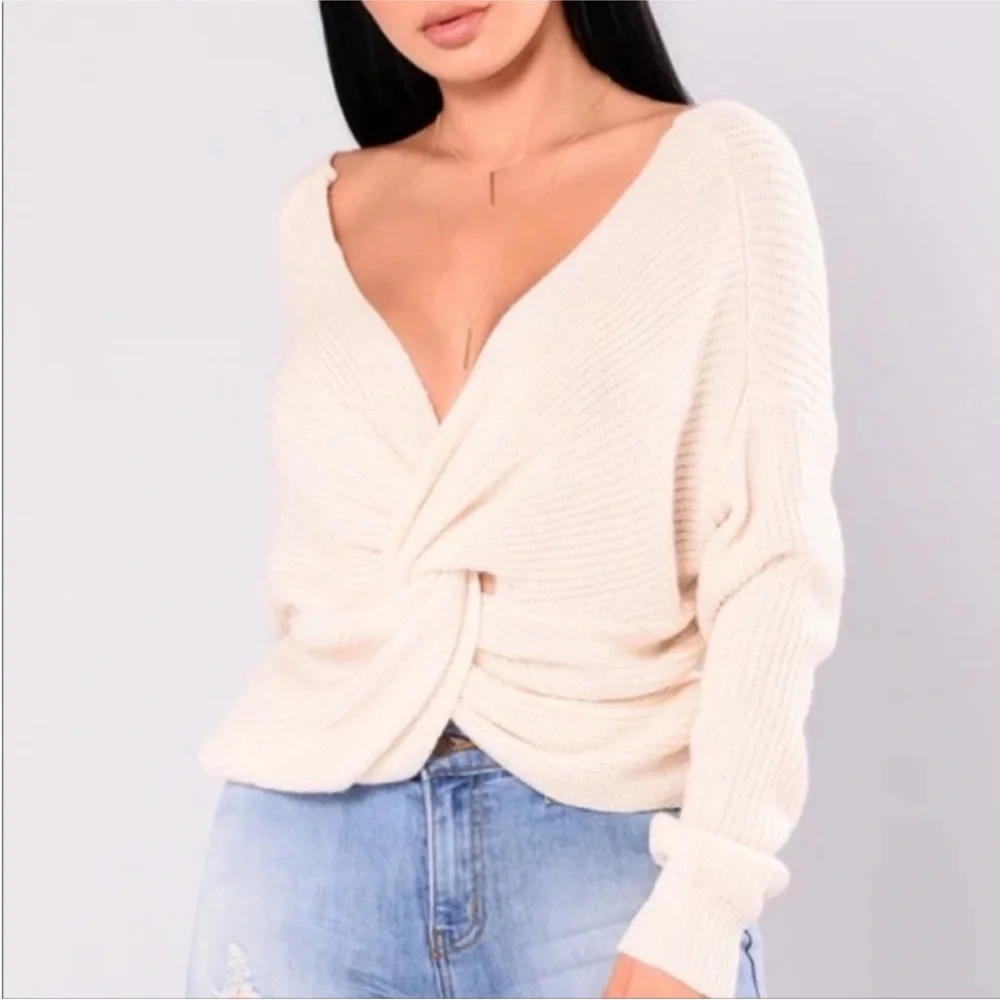 NWOT Crisscross/V neck reversible sweater, ivory, Size M - Picture 4 of 11